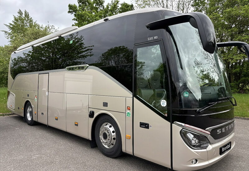 Midi coach 35 seats side