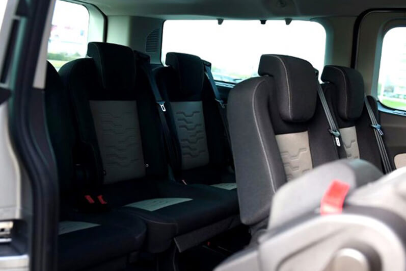 Renault Traffic 7 pax interior